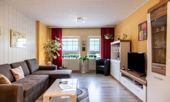 Jaderaltendeich Apartment | Holiday Apartment 'Günthers Wattstube' with Shared Terrace