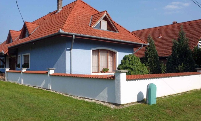 Balatonbereny Apartment | Holiday apartment with pool and air conditioning