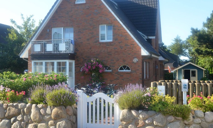 Norddorf Apartment | Holiday apartment in Norddorf with 3 bedrooms for a maximum of 5 people on two levels.