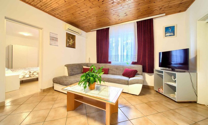 Krk Apartment | Holiday apartment in quiet sourroundings with air conditioning