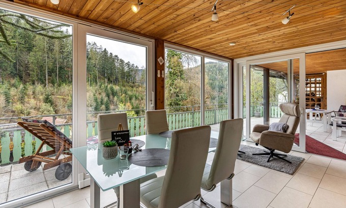 Hornberg Apartment | Holiday Apartment in the Nature with Shared Garden, Terrace & Wi-Fi