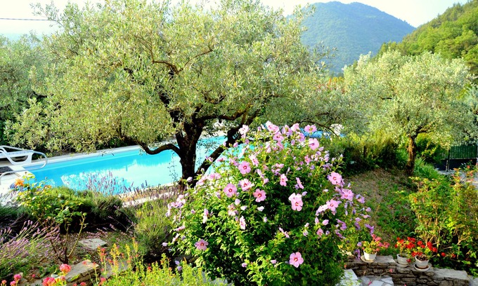 Aubres Apartment | Holiday apartment in the hills behind Nyons f 2 Pers., Pool, with beautiful view