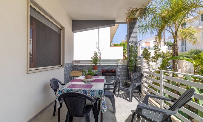 Cava dʼAliga Apartment | Holiday Apartment "Samuel Beach Con Veranda" with Private Terrace & Wi-Fi
