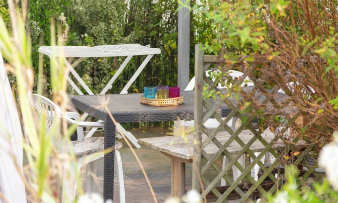 Guilvinec Apartment | Holiday Apartment "L'Eclose Ty Gwen" with Private Terrace, Shared Garden & Wi-Fi