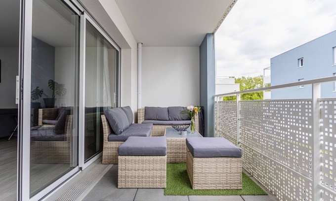 Sene Apartment | Holiday Apartment "Le Cocon Familial" with Balcony & Wi-Fi