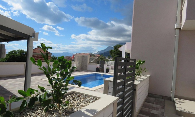 Istok House | Holiday apartment Makarska for 1 - 12 persons with 6 bedrooms - Holiday house