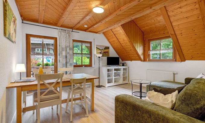 Gengenbach Apartment | Holiday Apartment 'Morgensonne' with Shared Terrace, Shared Garden and Wi-Fi