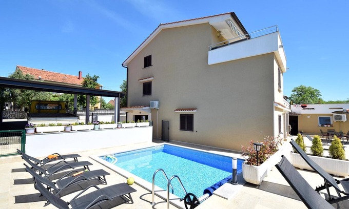 Municipality of Omisalj Apartment | Holiday apartment on the 2nd floor with pool