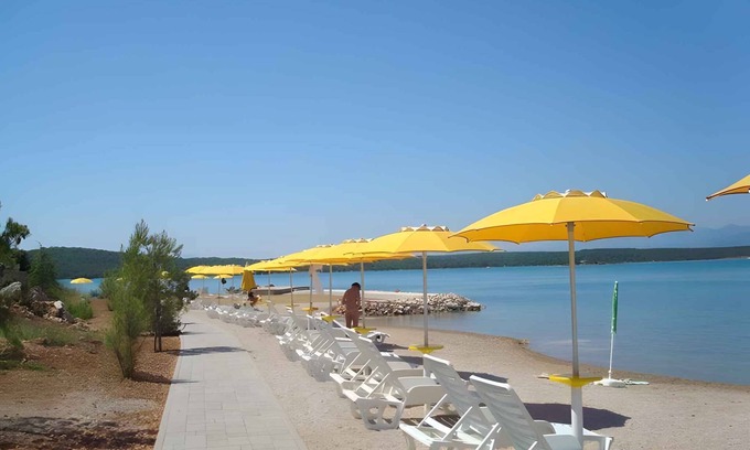 Klimno Apartment | Holiday apartment on the outskirts and with sea views