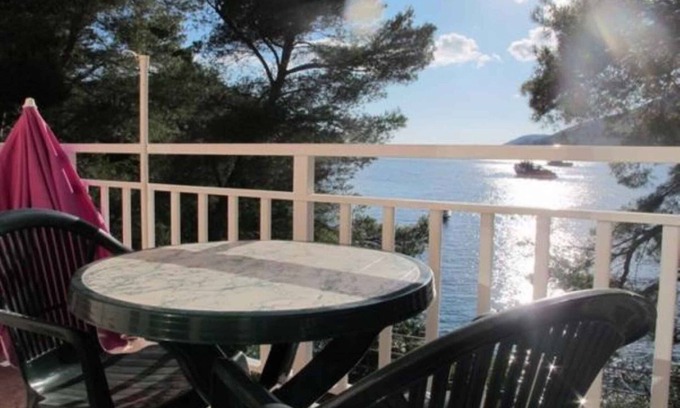 Brna Apartment | Holiday apartment only 20 m from the beach