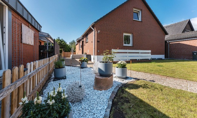 Vogelsang-Grunholz Apartment | Holiday Apartment 'Ostseeclick' with Private Garden and Wi-Fi