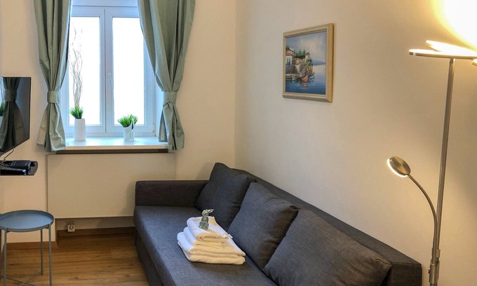 Neulerchenfeld Apartment | Holiday Apartment "Small Apartment - Near Centre" with Wi-Fi