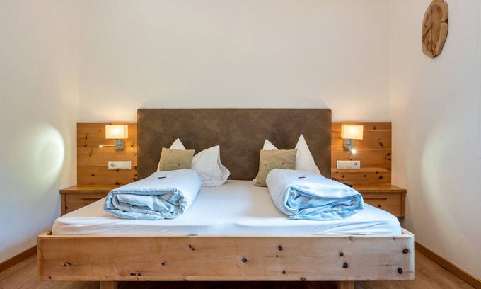 Laion Apartment | Holiday Apartment "Talblick 4" with Mountain View, Garden and Wi-Fi
