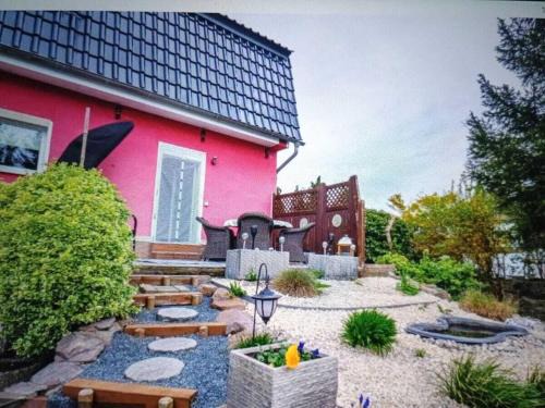 Neupetershain Nord House | Holiday apartment with dog