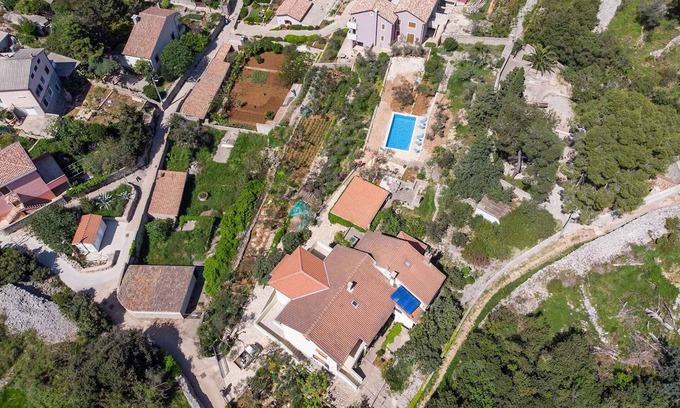 Veli Losinj Apartment | Holiday apartment with balcony