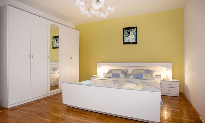 Rovinj Apartment | Holiday apartment with balcony and air conditioning