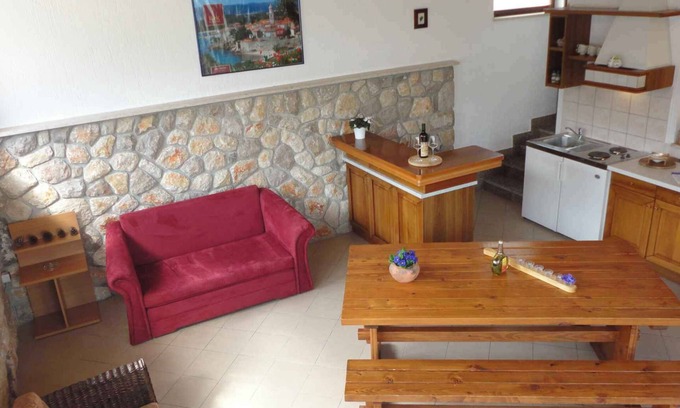 Krk Apartment | Holiday apartment with barbecue, garden, air conditioning and WiFi