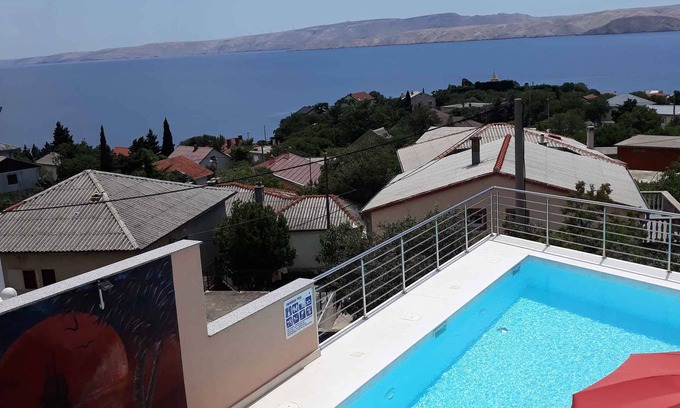 Karlobag Apartment | Holiday apartment with sea views, air conditioning and pool