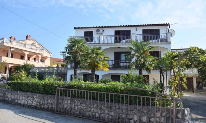 Njivice Apartment | Holiday apartment with air conditioning, Internet and sea view