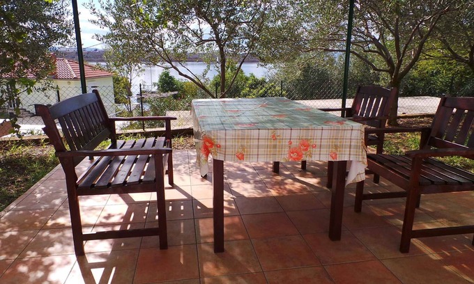 Municipality of Omisalj Apartment | Holiday apartment with terrace, only 30m from the sea
