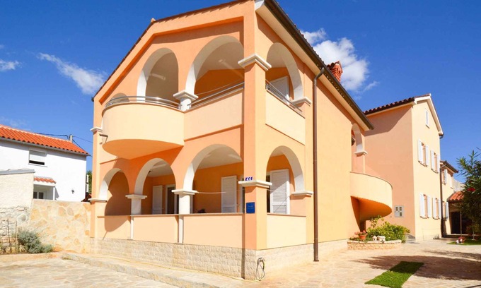 Vinkuran Apartment | Holiday apartment with terrace and air conditioning
