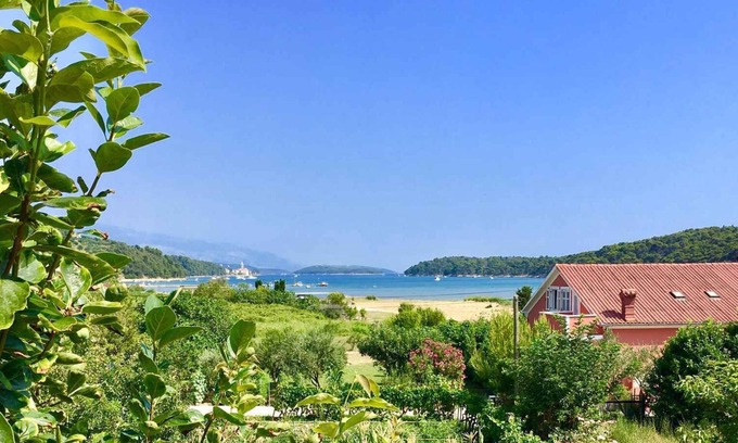 Rab Apartment | Holiday apartment with sea views