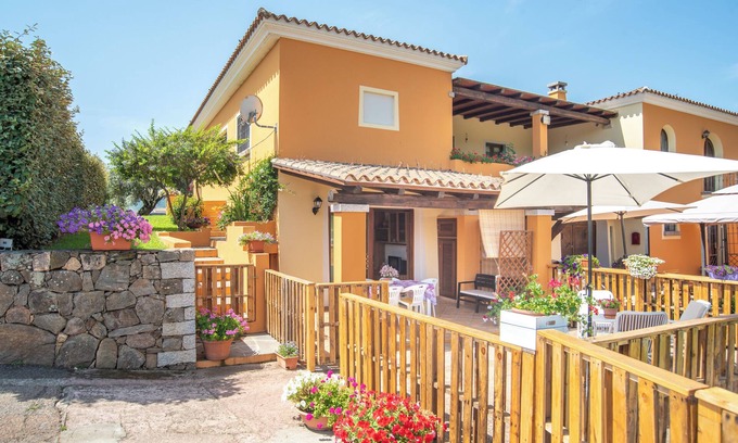 Luddui Apartment | Holiday Apartment with Wi-Fi, Garden & Terrace
