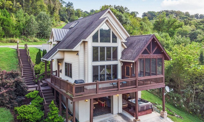 Smithville Ski Chalet | Holiday at The Lake Center Hill Lake