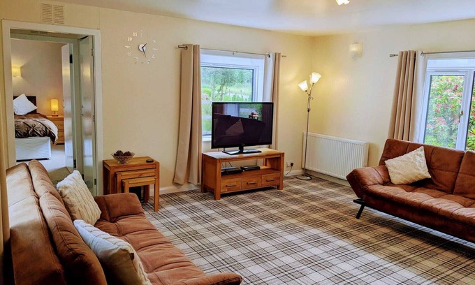 Tummel Bridge Cottage | Holiday cottage tummel valley beautiful views. Own garden dog friendly