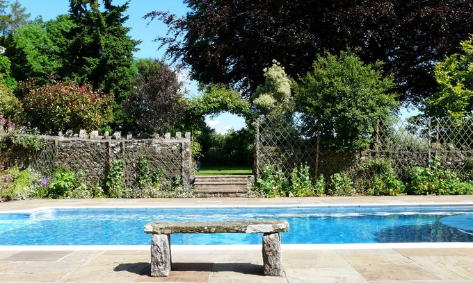 Staunton Cottage | Holiday cottage with use of owners' swimming pool and tennis court