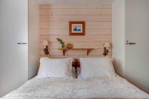 Rovaniemi Apartment | Holiday Cottage with sauna by the Lake Norvajärvi