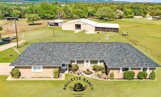 Bandera Other | Holiday Decorations l Spacious l 1 Mile to Downtown Bandera l Dog Friendly