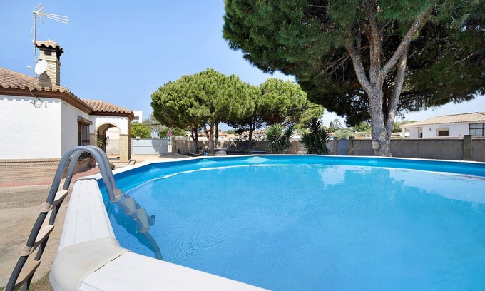 Chiclana de la Frontera House | Holiday Home 'Montepinar' with Private Pool, Private Terrace and Wi-Fi