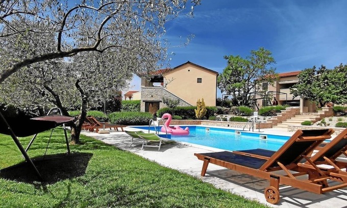 Bale Apartment | Holiday flat with large pool in medieval Bale