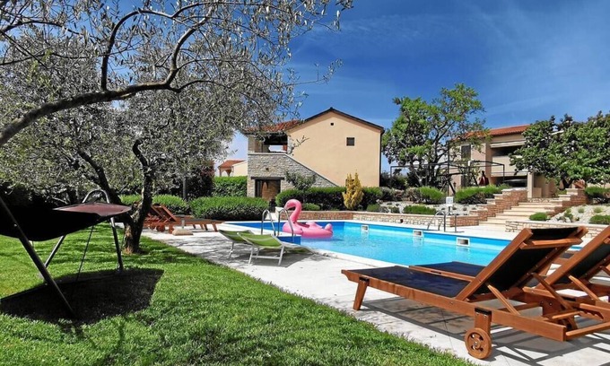 Bale Apartment | Holiday flat with large pool in medieval Bale