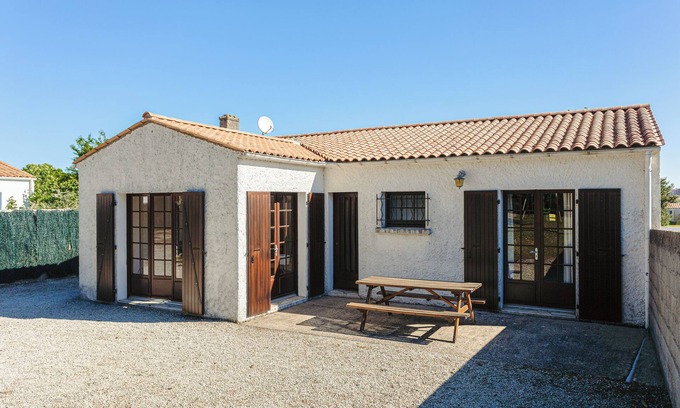Le Grand-Village-Plage House | Holiday Home 'Maison Au Coeur De Grand Village' with Terrace and Garden