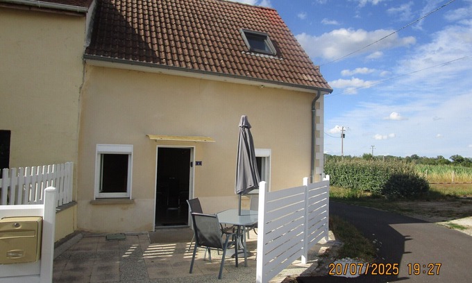 Saint-Firmin-sur-Loire House | Holiday Home 'Les Sassiers' with Lake View, Shared Terrace and Wi-Fi