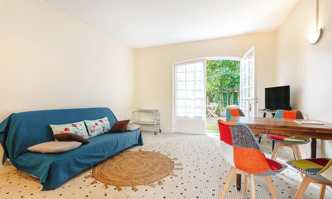 Saint-Trojan-les-Bains House | Holiday Home 'Longère Proche Plage Et Forêt 1' with Shared Terrace, Shared Garden and Wi-Fi