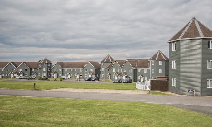 Wootton Bassett House | Holiday Home Within The Private Grounds Of The Wiltshire Leisure Village