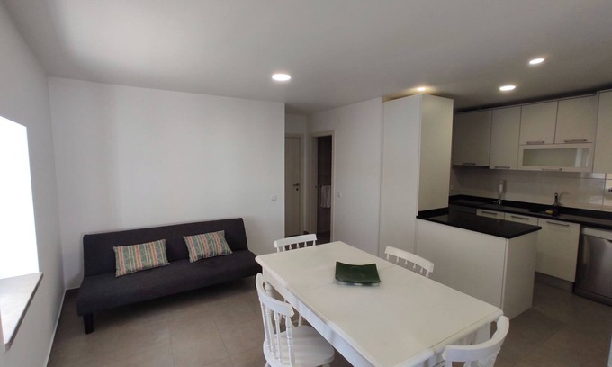 Sao Martinho do Porto House | Holiday Home 'Casa Ribeiro' with Balcony and Wi-Fi