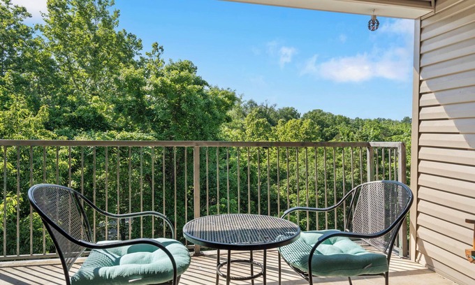 Branson Condo | Holiday Hills Getaway | Branson | Golf Resort | Outdoor pools
