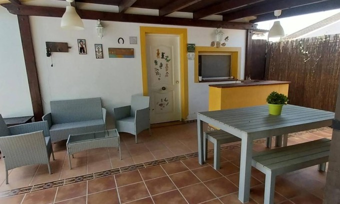 Arcos de la Frontera House | Holiday Home 'Victoria' with Private Pool, Wi-Fi and Air Conditioning