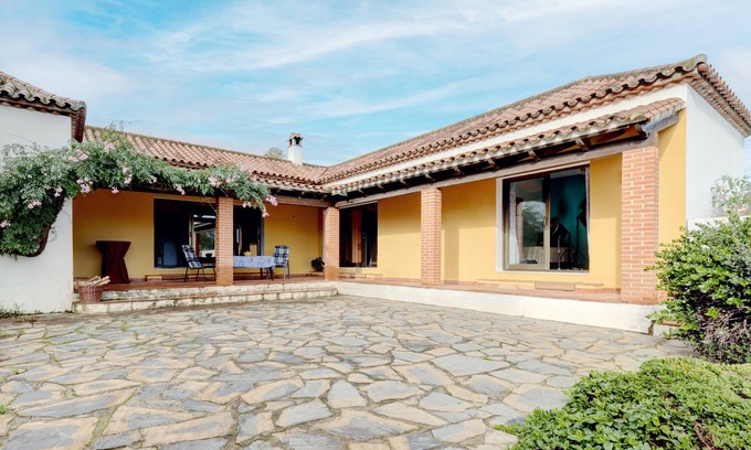 Jimena de la Frontera House | Holiday Home 'Finca Los Pájaros' with Private Terrace, Wi-Fi and Air Conditioning