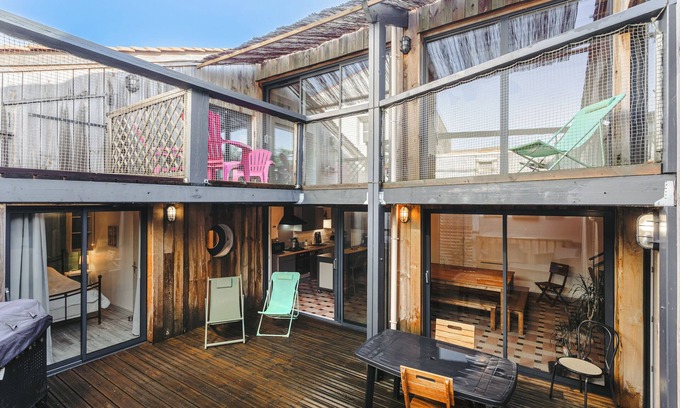 Saint-Denis-d'Oleron House | Holiday Home 'Couleur Patio, Loft Atypique, Sauna' with Private Terrace, Balcony and Wi-Fi