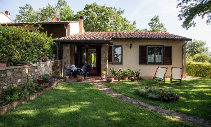 Monteverdi Marittimo House | Holiday Home in Montevedi