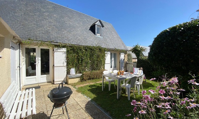 Barneville-Carteret House | Holiday Home in Carteret near Dunes & Beach