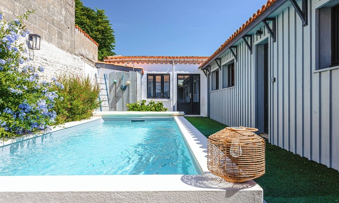 Le Chateau-d'Oleron House | Holiday Home with Private Pool, Private Terrace and Wi-Fi