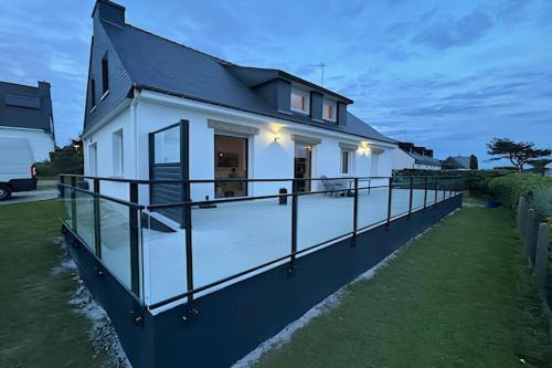 Saint-Gildas-de-Rhuys House | Holiday Home in France with Sea View Terrace