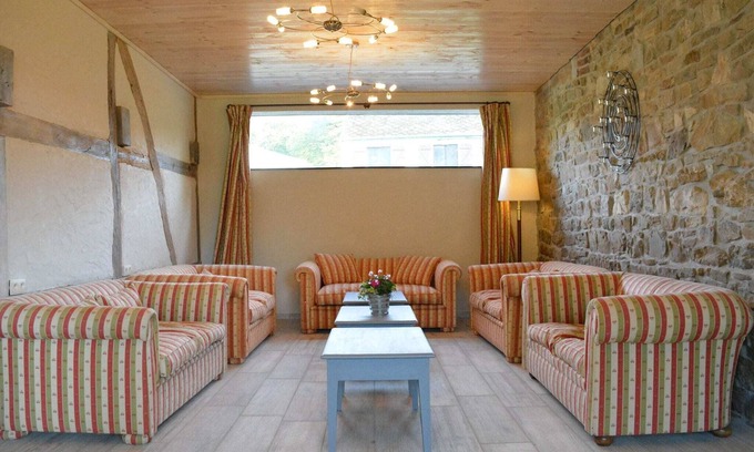 Amonines House | Holiday Home Érezée near River and Forest