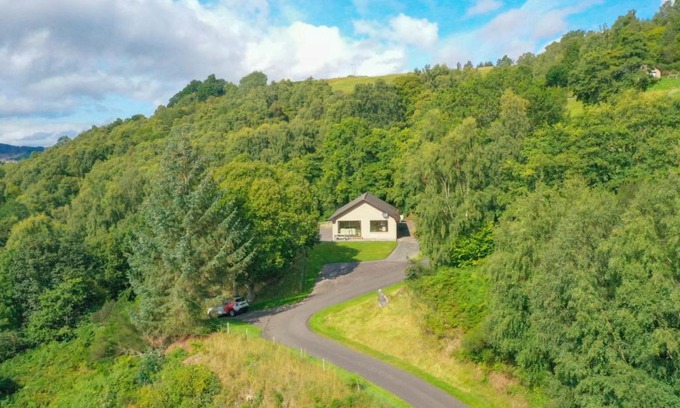 East Lewiston House | Holiday Home Achmony Byre by Interhome